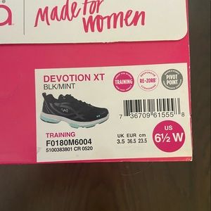 Ryka devotion black womens 6.5 wide new in the box never been worn